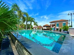 House for sale Pattaya showing the communal pool 