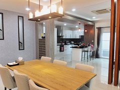 House for sale South Pattaya showing the dining and kitchen areas