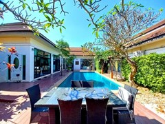 House for sale Pattaya showing the terrace and pool 