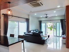 House for sale South Pattaya showing the living area