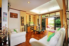 House for Sale East Jomtien showing the living room