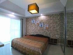 House for sale Pattaya showing the master bedroom with balcony 
