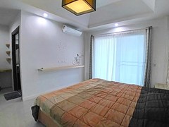 House for sale Pattaya showing the master bedroom suite 