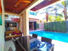 House for sale Pratumnak Pattaya showing the covered terrace and pool 