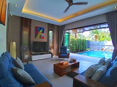 House for sale Pratumnak Pattaya showing the living area 