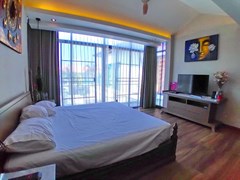 House for sale Pratumnak Pattaya showing the master bedroom and balcony 