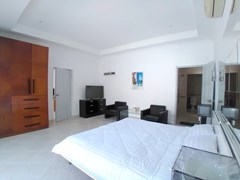 House for sale Pratumnak Pattaya showing the master bedroom suite 
