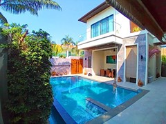 House for sale Pratumnak Pattaya showing the pool side terrace 