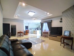 House for sale South Pattaya showing the open plan concept 