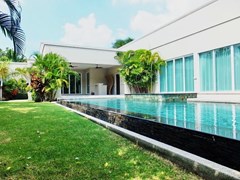 House for Sale at The Vineyard Pattaya showing the garden and pool 