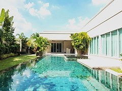 House for Sale at The Vineyard Pattaya showing the private pool and covered terrace 