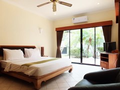 House for sale View Talay Villas Jomtien showing the master bedroom 
