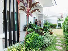 House for sale WongAmat Pattaya showing the covered terrace and garden 