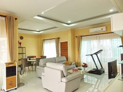 House for sale WongAmat Pattaya showing the living and dining areas 