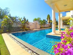 House for sale East Pattaya showing the covered terrace and pool 