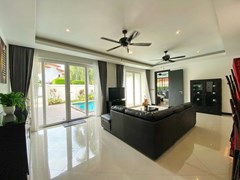 House for sale East Pattaya showing the living area