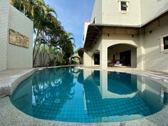 House for sale East Pattaya showing the private pool