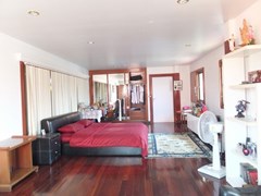 House for Sale Na Jomtien showing the master bedroom suite 