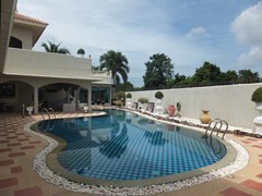 House for sale Pattaya showing the private swimming pool 