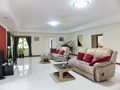 Resort for sale Huay Yai Pattaya showing the living room house 1