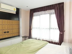 Condominium for rent East Pattaya showing the bedroom furniture 