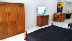 Condominium for rent Jomtien showing the bedroom area and TV