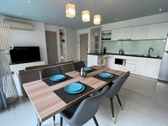 Condo for rent Jomtien Pattaya showing the dining and kitchen areas