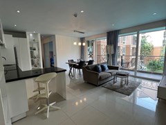 Condo for rent Jomtien Pattaya showing open plan living