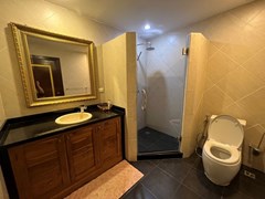 Condo for rent Jomtien showing the second bathroom