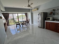 Condo for sale Pattaya Pratumnak showing the kitchen and dining areas