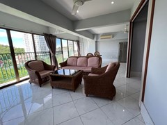 Condo for sale Pattaya Pratumnak showing the living area
