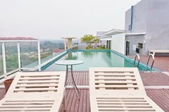Condominium for rent Jomtien Pattaya showing the communal swimming pool