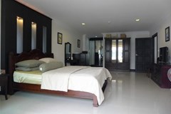Condominium For Rent Jomtien showing the bedroom suite