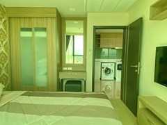 Condominium for Rent Jomtien showing the bedroom with built-in-wardrobes 