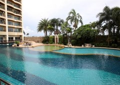 Condominium for rent Jomtien showing the pool