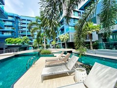 Condominium for Rent Jomtien showing the communal pool and terraces 