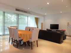 Condominium for rent Jomtien showing the dining and living areas 