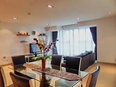 Condominium for rent Jomtien showing the dining and living areas 