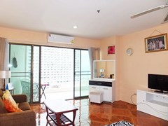 Condominium for rent Jomtien Pattaya showing the living area 