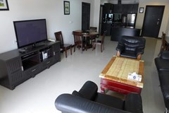 Condominium For Rent Jomtien showing the living room