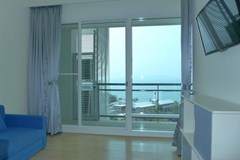 Condominium for rent Jomtien showing the living room