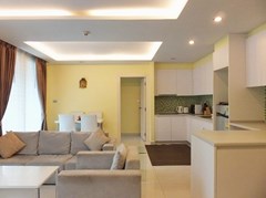 Condominium for rent Jomtien Pattaya showing the living, dining and kitchen areas 