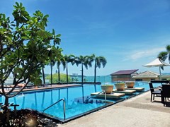 Condominium for sale Northshore Pattaya showing the terraces and pool 