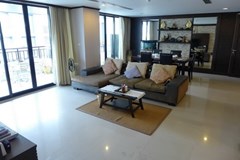 Condominium for rent Pattaya showing the living and dining areas