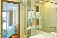 Condominium for rent on Pratumnak Hill Pattaya showing the bathroom