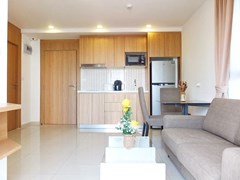 Condominium for rent Pratumnak Hill Pattaya showing the living, dining and kitchen areas 