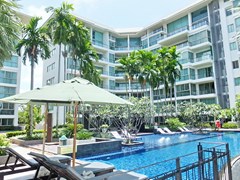 Condominium for rent Wongamat Pattaya showing the condominium building and pool