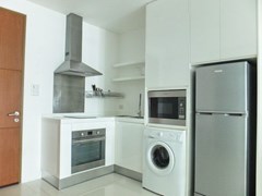 Condominium for rent Wongamat Pattaya showing the kitchen