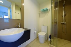 Condominium for rent UNIXX South Pattaya showing the bathroom