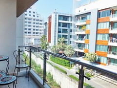 Condominium for Rent Central Pattaya showing the balcony 
